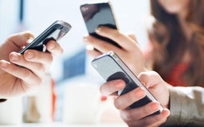 Μέσω του mobilefees.gov.gr οι αιτήσεις για απαλλαγή νέων (15-29 ετών) από τα τέλη κινητής τηλεφωνίας