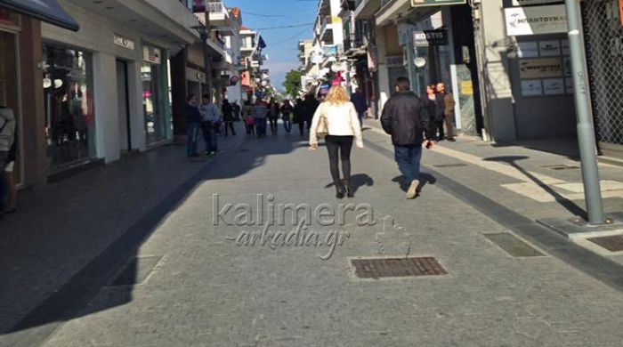Λίγα καταστήματα άνοιξαν την Κυριακή στην Τρίπολη