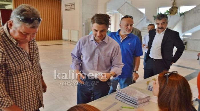 Εκλογές για την ανάδειξη νέου Προέδρου στο ΠΑΣΟΚ – Ψήφισε στην Τρίπολη ο Οδυσσέας (vd)