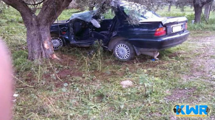 Αυτοκίνητο έπεσε πάνω σε δένδρο στα Κούτρουφα Κυνουρίας (εικόνες)