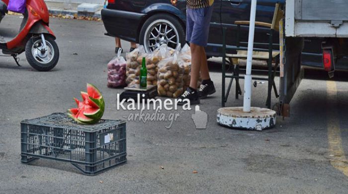 «Ζει και βασιλεύει» το παρεμπόριο στην Τρίπολη (εικόνες)