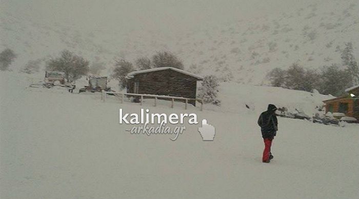 Έντονη χιονόπτωση στο Χιονοδρομικό - Κλειστός ο δρόμος από Γορτυνία! (εικόνες)