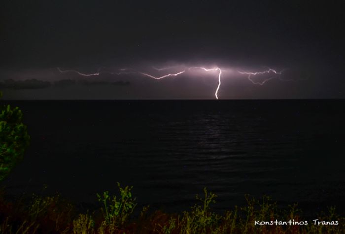 Το πέρασμα της καταιγίδας χτες τη νύχτα έξω από το Λεωνίδιο (εικόνες)