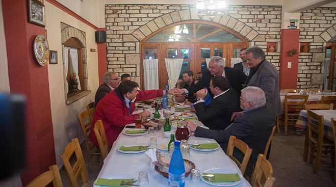 Κλίμα ενθουσιασμού συναντά καθημερινά στις επισκέψεις στα χωριά του Δήμου Τρίπολης ο Σμυρνιώτης!