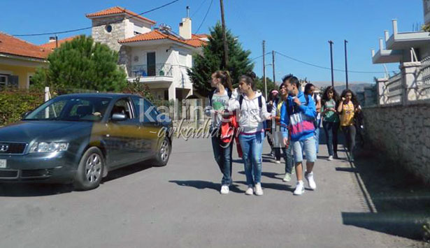 Επικίνδυνος για τους μαθητές ο δρόμος που οδηγεί στο 4ο Γυμνασίο Τρίπολης (vd)