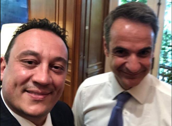 Βλάσης | Η selfie με τον Πρωθυπουργό για ... τριπλό λόγο!