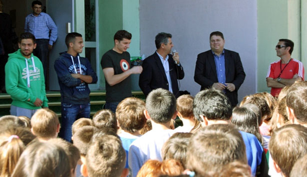 Ενθουσιασμός στο 1ο Δημοτικό Σχολείο Τρίπολης για την επίσκεψη ποδοσφαιριστών του Αστέρα (εικόνες)!