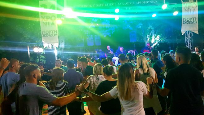 Λιθοβούνια | Γλέντι με δημοτική μουσική στη γιορτή σκόρδου - Κέρδισε το χειροκρότημα η Φιλιώ Πυργάκη! (vd)