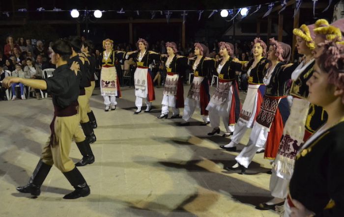 Παραδοσιακοί χοροί στην Πλατεία του Άστρους (vd)!