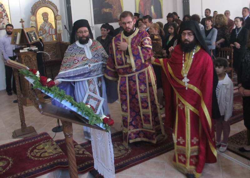 Η γιορτή Κωνσταντίνου και Ελένης στο γραφικό εκκλησάκι της Ενορίας  Πάπαρι
