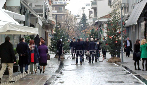 Η κίνηση στο κέντρο της βροχερής Τρίπολης την ημέρα των Χριστουγέννων (εικόνες-βίντεο)!