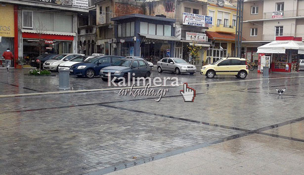 Το κακό παράγινε! Υπαίθριο πάρκινγκ … κατάντησε η Πλατεία Πετρινού (εικόνες)!
