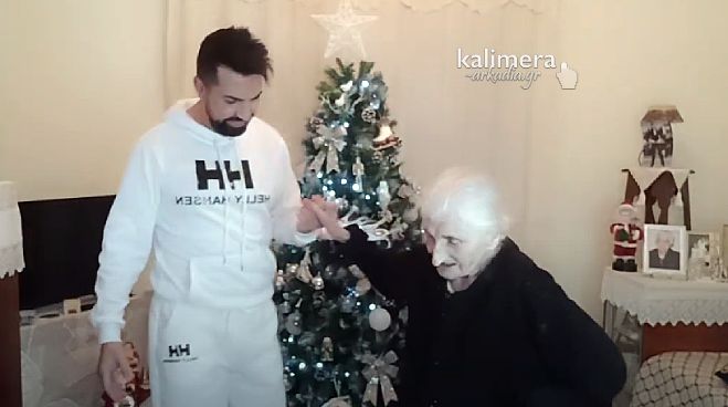 Οι ευχές της γιαγιάς Σοφίας από την Αρκαδία που έγινε 103 ετών - Ο χορός με τον εγγονό της, Κωνσταντίνο Μενούνο! (vd)