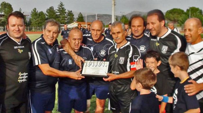 Αγώνας με παλιές δόξες του ποδοσφαίρου για φιλανθρωπικό σκοπό στην Τρίπολη (εικόνες - βίντεο)!