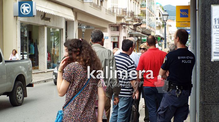 Άνοιξαν τα ATM&#039;s - Ουρές σχηματίζονται πάλι στην Τρίπολη (εικόνες)