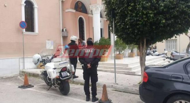 Δεκάδες πιστοί το πρωί σε εκκλησία της Πάτρας - Αστυνομικοί τους απομάκρυναν και μοίρασαν πρόστιμα