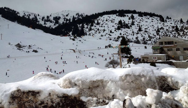 Γέμισε κόσμο το Χιονοδρομικό Κέντρο Μαινάλου! (vd)