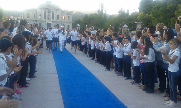Το τοπικό τμήμα του Σώματος Ελληνικού Οδηγισμού στην υποδοχή της Ολυμπιακής Φλόγας στην Τρίπολη