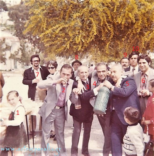 1975 | Πάσχα στη πλατεία του Παραλίου Άστρους