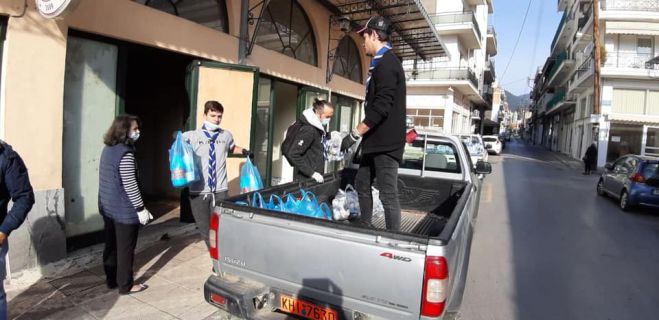 Πρόσκοποι Τρίπολης | Για 2η μέρα συμμετείχαν στη διανομή τροφίμων (εικόνες)