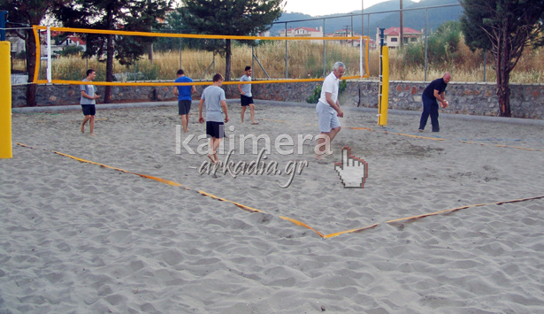 Έβαλε το σορτσάκι του και έπαιξε beach volley ο Δήμαρχος Τρίπολης στο ΔΑΚ (εικόνες και βίντεο)!!!