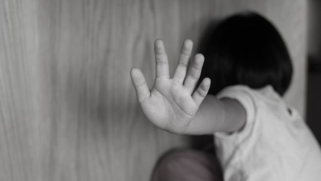 Σοκ στη Μεσσηνία | Αλλοδαπός επιχείρησε να αρπάξει 3χρονο κοριτσάκι (vd)