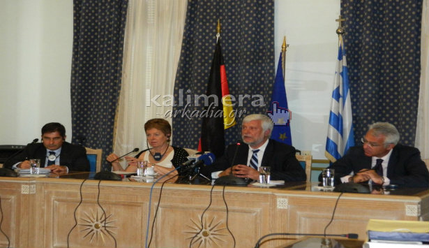 Περιφέρεια - Σύσκεψη στην Τρίπολη με Γερμανίδα Υπουργό (vd)