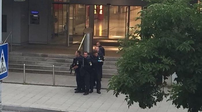 Πυροβολισμοί σε εμπορικό κέντρο στο Μόναχο - Επίσημα έξι οι νεκροί