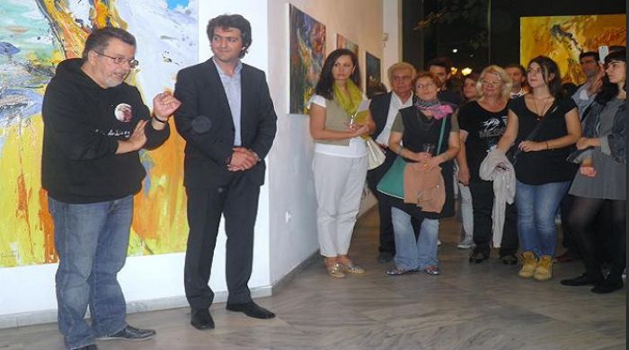 Εγκαινιάστηκε η έκθεση ζωγραφικής του Νίκου Τσαρουχά στην Titanium Yiayiannos Gallery (εικόνες)