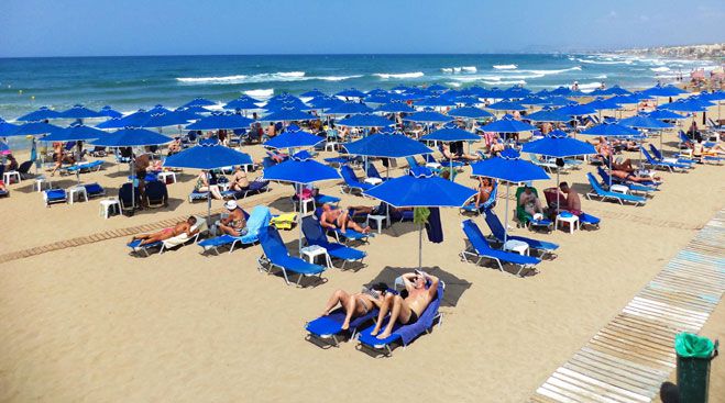 «Γαλάζιες Σημαίες» για 32 παραλίες της Πελοποννήσου – Μόνο μία στην Κυνουρία!