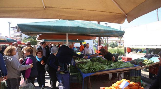 Θερμή υποδοχή του Δημάρχου Τρίπολης Γιάννη Σμυρνιώτη και στη λαϊκή αγορά της Θεοκρίτου