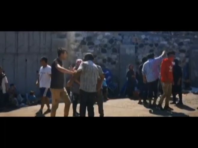 Ξύλο μεταξύ ομάδων μεταναστών στη Μυτιλήνη - Δείτε το βίντεο!