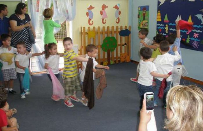Γιορτή στον πρωινό Παιδικό Σταθμό Καραμελόσπιτο (εικόνες)