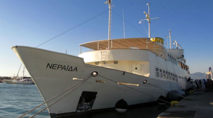 Ταξίδι - επιστροφή του Πλωτού Μουσείου Νεράιδα στο λιμάνι Πλάκας Λεωνιδίου