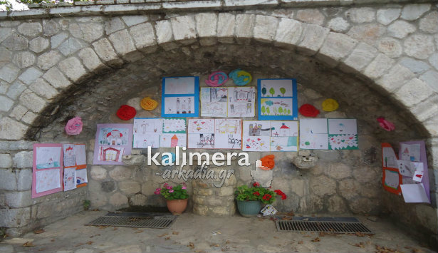 Στολίστηκε με παιδικές ζωγραφιές η πετρόχτιστη βρύση της Πιάνας (εικόνες)