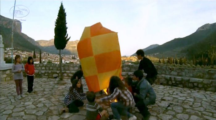 «Στο Λεωνίδιο από μικρά παιδιά φτιάχνουμε αερόστατα» … για το Πάσχα – Δείτε το βίντεο!