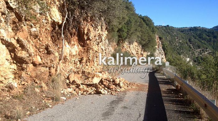 Πτώσεις βράχων στο δρόμο «Σταυροδρόμι – Αετορράχη» στη Γορτυνία