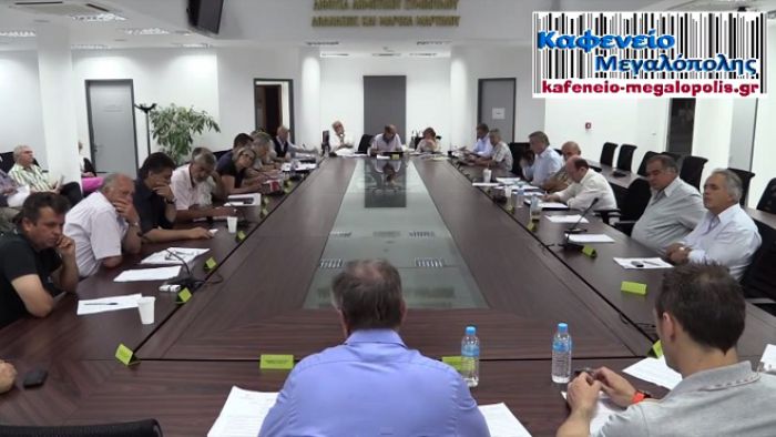 Ένταση στο Δημοτικό Συμβούλιο Μεγαλόπολης για τα τρυπημένα ψηφοδέλτια του Ακόβου (vd)