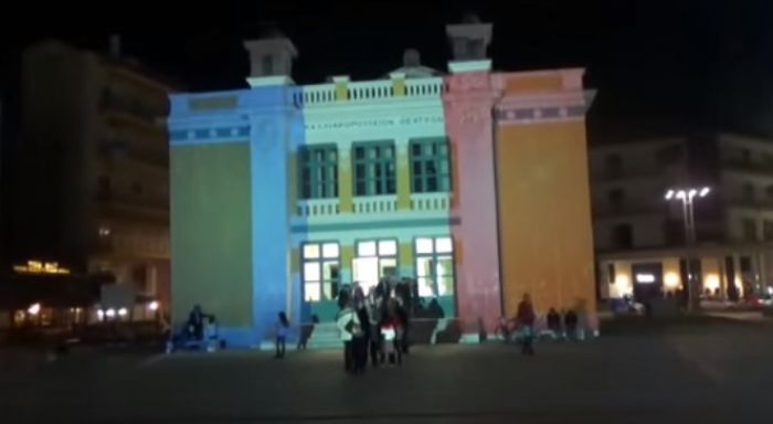 Τρίπολη: Στα χρώματα της Γαλλίας το Μαλλιαροπούλειο - Έσβησαν τα φώτα στην Πετρινού (vd)