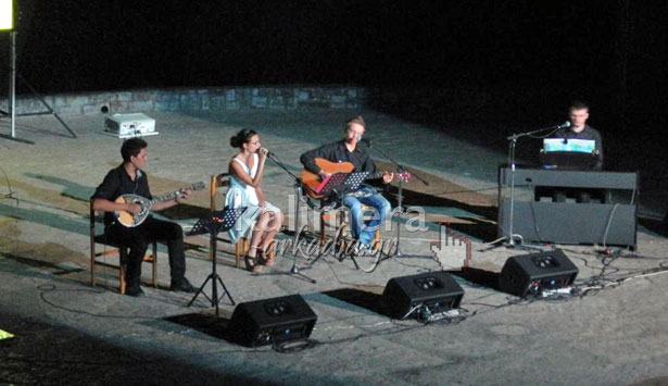 Γλέντι με μουσική του Τσιτσάνη στο θέατρο άλσους Αγίου Γεωργίου στην Τρίπολη (εικόνες – βίντεο)