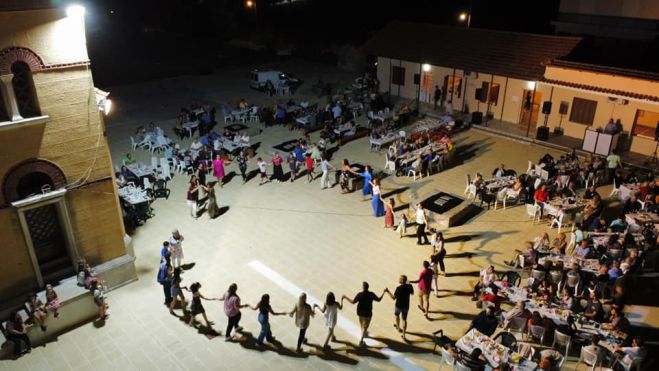 Το έθιμο του κοινοτικού χορού αναβίωσε στις Ρίζες Τεγέας (εικόνες)