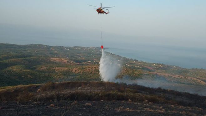 Μεγάλη φωτιά στη Μάνη | Στη μάχη 65 πυροσβέστες, ελικόπτερα και αεροσκάφη