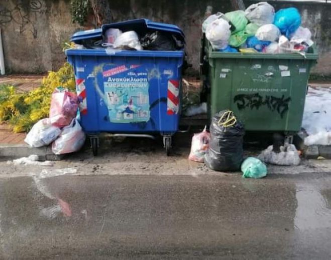 Διαμαρτυρία για τα σκουπίδια στην είσοδο της Ζάτουνας