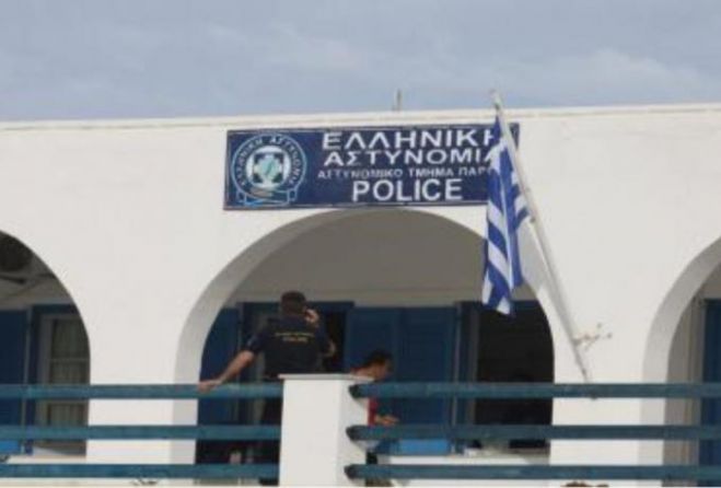 Ελλάδα | Ρομά ξυλοκόπησαν αστυνομικούς - Τους πέταγαν καρέκλες (vd)