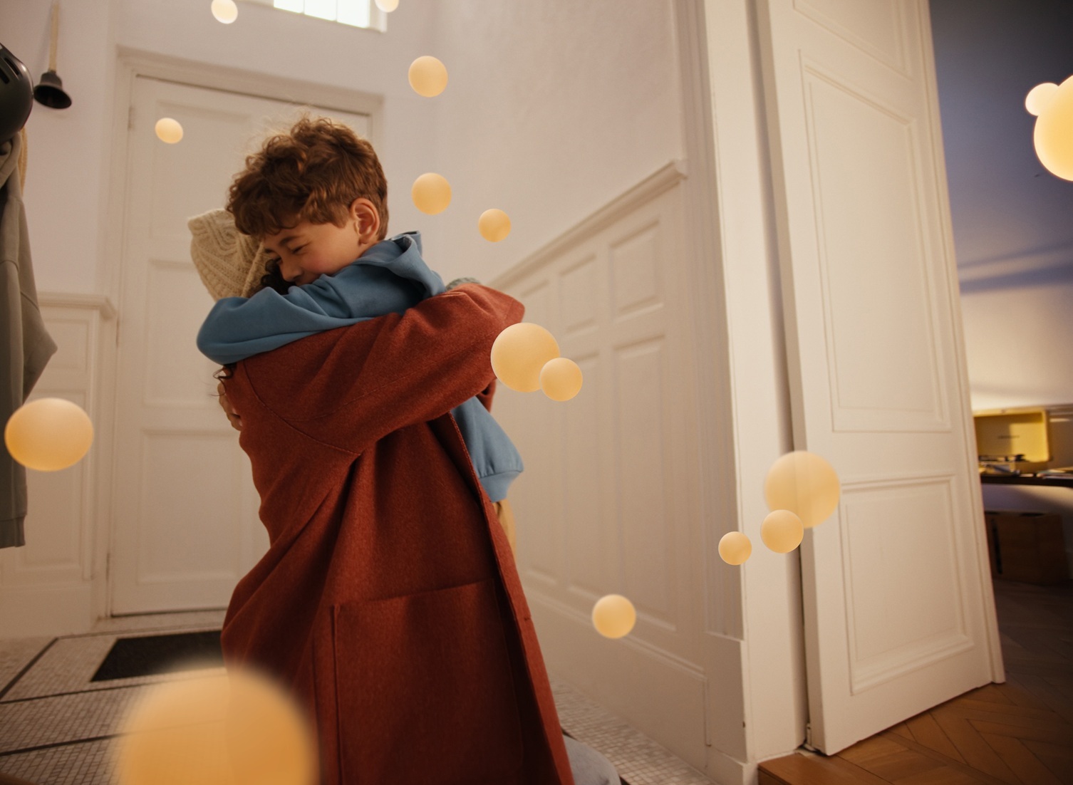 RBC25 BRAND Hug Still 4 3 LR small