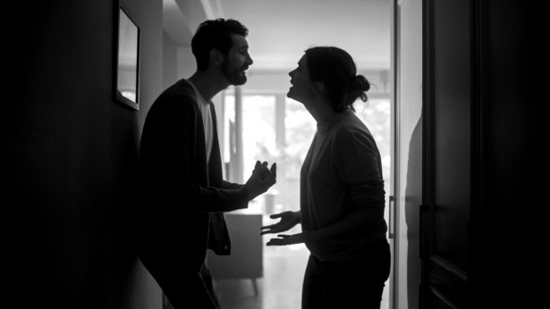 Τρίπολη - Υπόθεση ενδοοικογενειακής βίας: «Ο άνδρας μου με ξυλοκόπησε το 2023 – Τώρα με απειλεί ότι θα διαρρεύσει προσωπικές μας στιγμές»