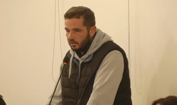 Έ&nu;&alpha; &zeta;&epsilon;&sigma;&tau;ό &chi;&rho;&iota;&sigma;&tau;&omicron;&upsilon;&gamma;&epsilon;&nu;&nu;&iota;ά&tau;&iota;&kappa;&omicron; &mu;&omicron;&upsilon;&sigma;&iota;&kappa;ό &tau;&alpha;&xi;ί&delta;&iota; &alpha;&pi;ό &tau;&alpha; "&Lambda;&upsilon;&rho;&iota;&kappa;ά &Sigma;ύ&nu;&omicron;&lambda;&alpha;" &sigma;&tau;&eta; &Delta;&eta;&mu;ό&sigma;&iota;&alpha; &Kappa;&epsilon;&nu;&tau;&rho;&iota;&kappa;ή &Beta;&iota;&beta;&lambda;&iota;&omicron;&theta;ή&kappa;&eta; &Tau;&rho;ί&pi;&omicron;&lambda;&eta;&sigmaf; (&epsilon;&iota;&kappa;ό&nu;&epsilon;&sigmaf; - &beta;ί&nu;&tau;&epsilon;&omicron;)