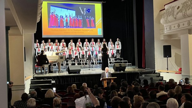 &Chi;&omicron;&rho;&omega;&delta;ί&alpha; &Tau;&rho;ί&pi;&omicron;&lambda;&eta;&sigmaf; | &Pi;ά&nu;&omega; &alpha;&pi;ό 3000 ά&tau;&omicron;&mu;&alpha; &alpha;&nu;&alpha;&mu;έ&nu;&omicron;&nu;&tau;&alpha;&iota; &gamma;&iota;&alpha; &tau;&omicron; 7&omicron; &Phi;&epsilon;&sigma;&tau;&iota;&beta;ά&lambda; &tau;&omicron;&upsilon; &Pi;&alpha;&nu;ό&sigmaf;