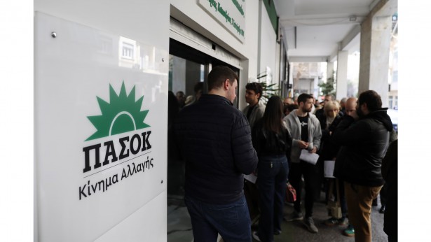 "&Beta;&eta;&mu;&alpha;&tau;&omicron;&delta;ό&tau;&eta;&sigmaf;": "&Eta; &laquo;&omicron;&mu;ά&delta;&alpha; &Alpha;&nu;&delta;&rho;&omicron;&upsilon;&lambda;ά&kappa;&eta;&raquo; &sigma;&upsilon;&gamma;&kappa;έ&nu;&tau;&rho;&omega;&sigma;&epsilon; &sigma;&tau;&omicron; &nu;&omicron;&mu;ό &Alpha;&rho;&kappa;&alpha;&delta;ί&alpha;&sigmaf; 1273 &mu;&omicron;&nu;&omicron;&sigma;&tau;&alpha;&upsilon;&rho;ί&epsilon;&sigmaf;, &epsilon;&nu;ώ &eta; &laquo;&omicron;&mu;ά&delta;&alpha; &Kappa;&omega;&nu;&sigma;&tau;&alpha;&nu;&tau;&iota;&nu;ό&pi;&omicron;&upsilon;&lambda;&omicron;&upsilon;&raquo; 988"