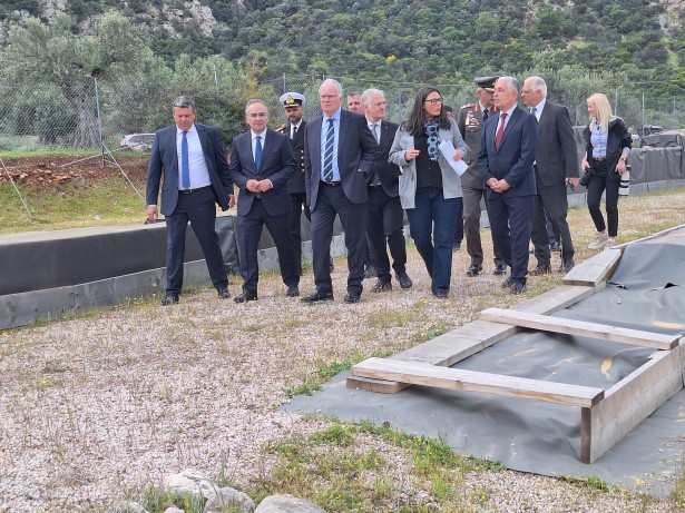 &Pi;ή&gamma;&alpha;&mu;&epsilon;, &epsilon;ί&delta;&alpha;&mu;&epsilon;, &phi;&omega;&tau;&omicron;&gamma;&rho;&alpha;&phi;&eta;&theta;ή&kappa;&alpha;&mu;&epsilon;, &phi;ύ&gamma;&alpha;&mu;&epsilon;.